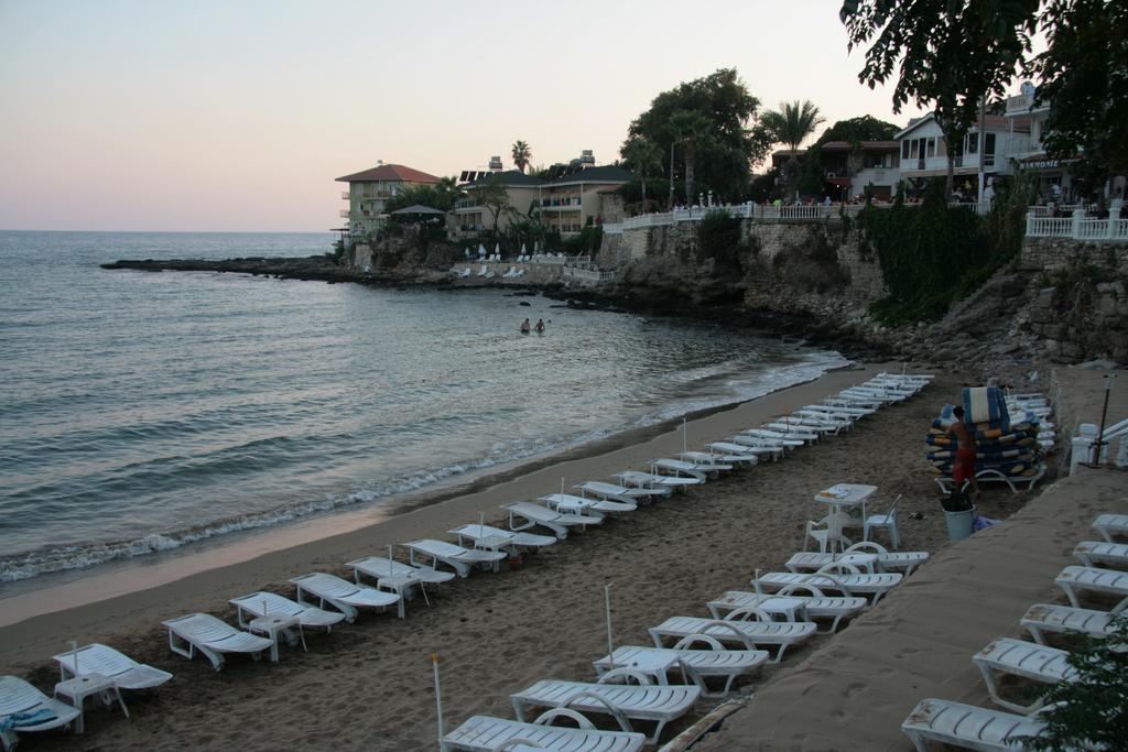 Poseidon Hotel Side Exterior photo